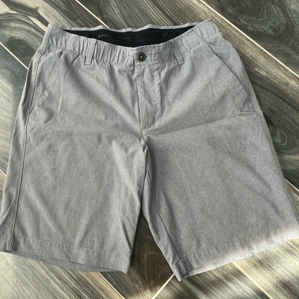 mens Under Armour golf shorts in grey size 34